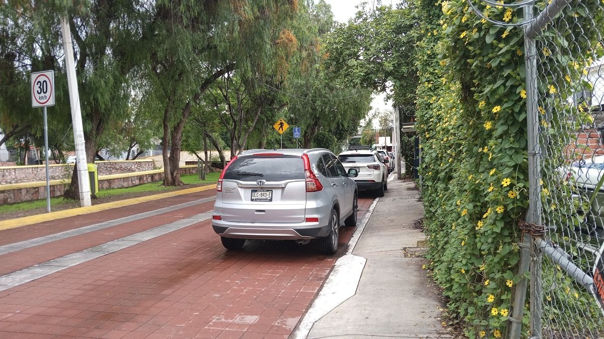 2 de 4: CALLE