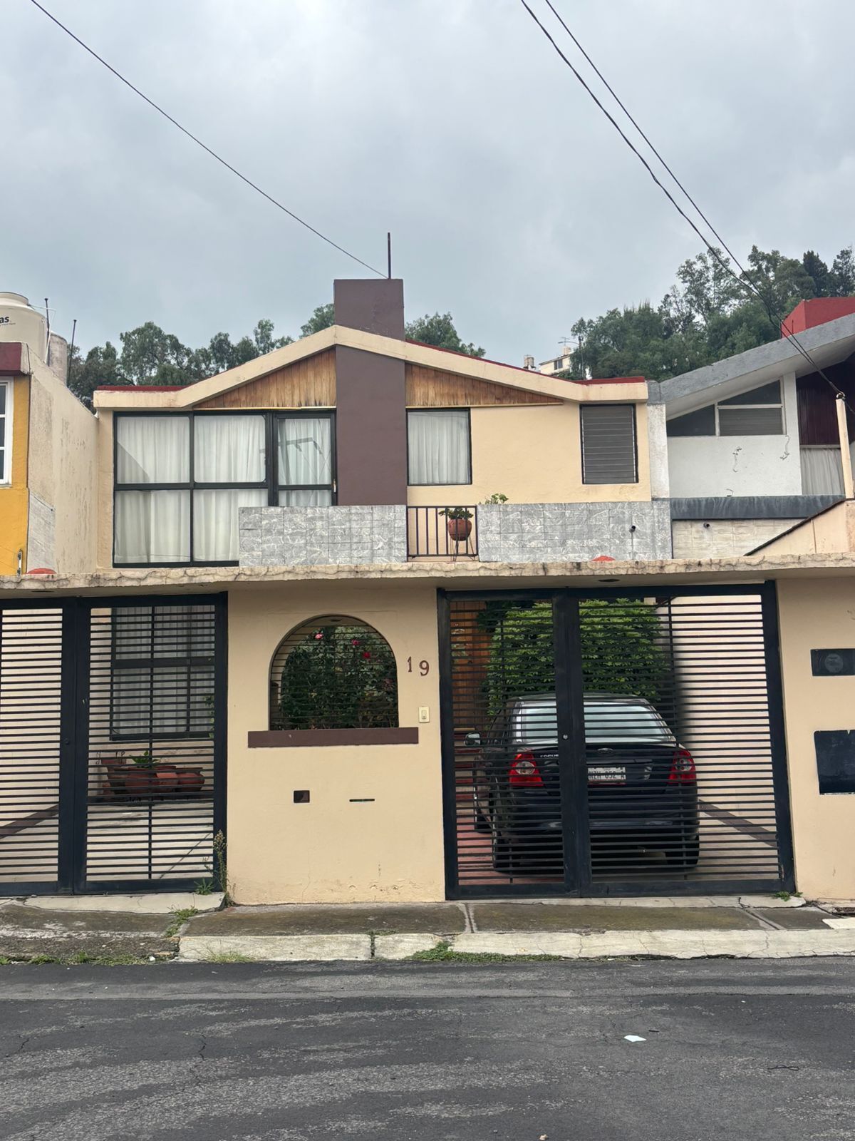 CASA EN VENTA EN SATELITE DE 180 M2 CON 3 RECAMARAS Y 2 GARAGES - foto 1