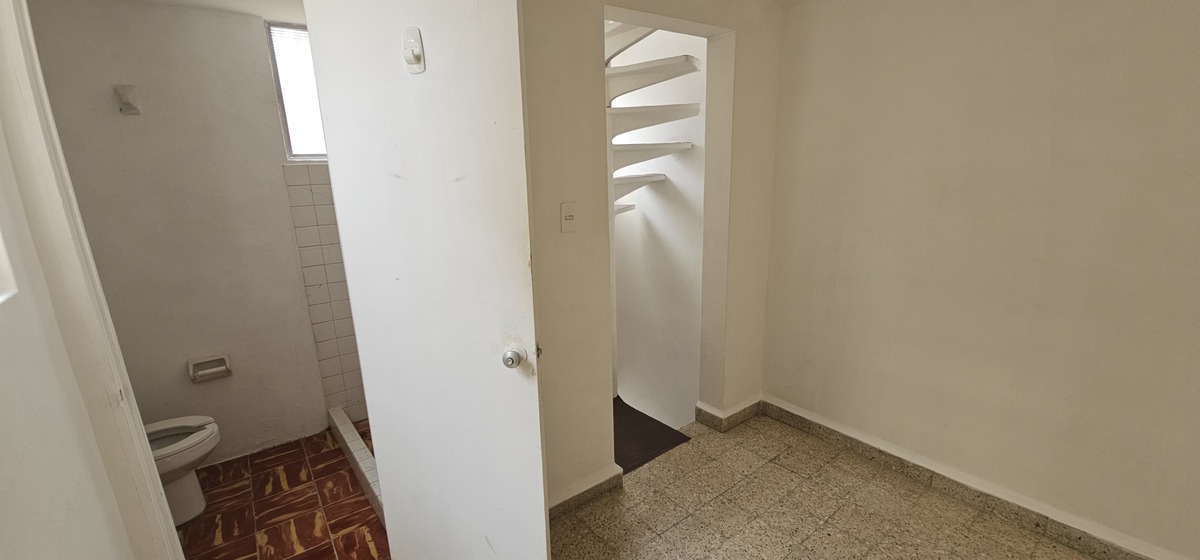 19 de 23: cuarto de servicio