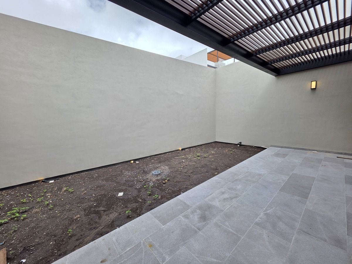 6 de 28: terraza y jardin