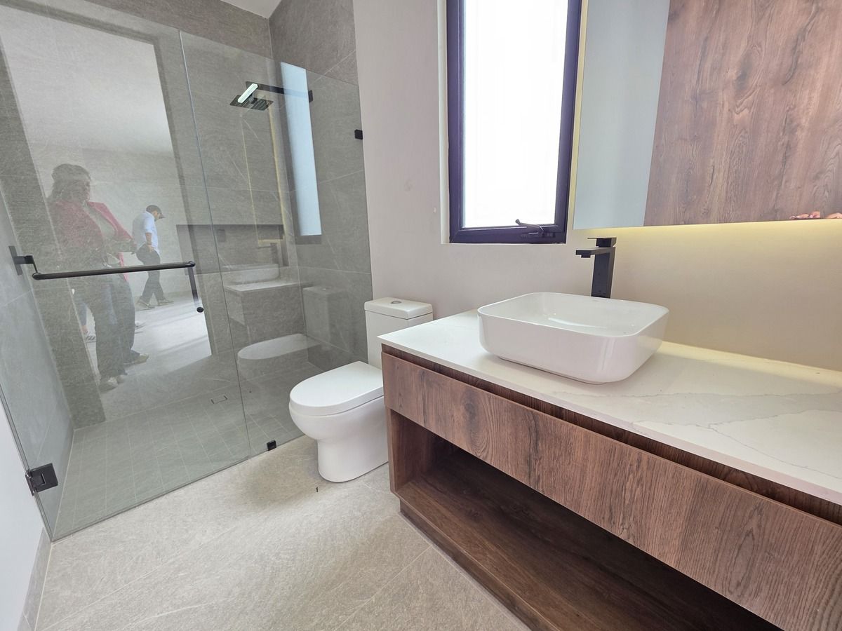 25 de 28: baño completo de roofgarden