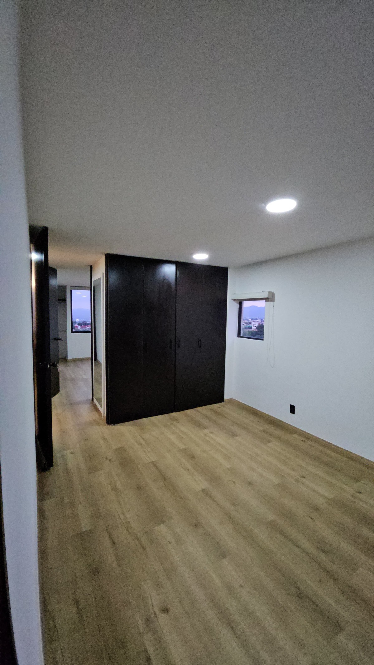 10 de 19: Recámara PB con baño completo