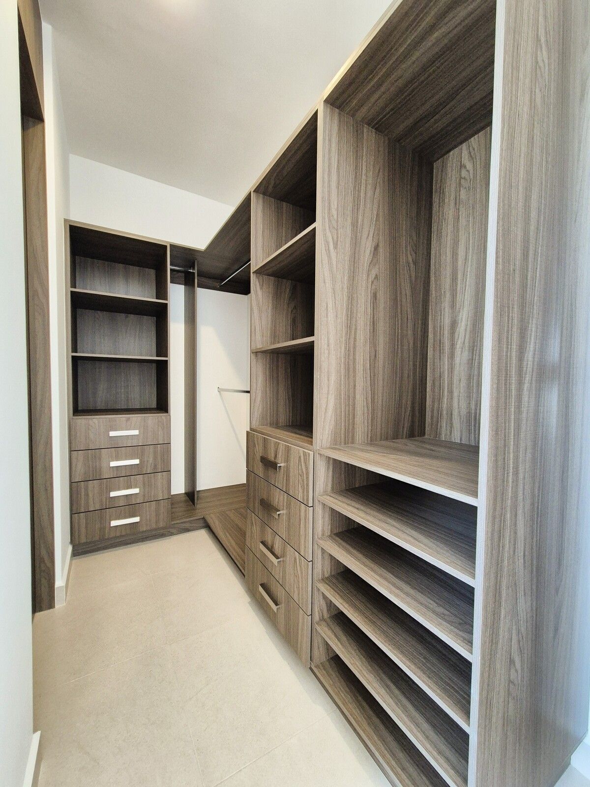 24 de 33: Vestidor recamara 2