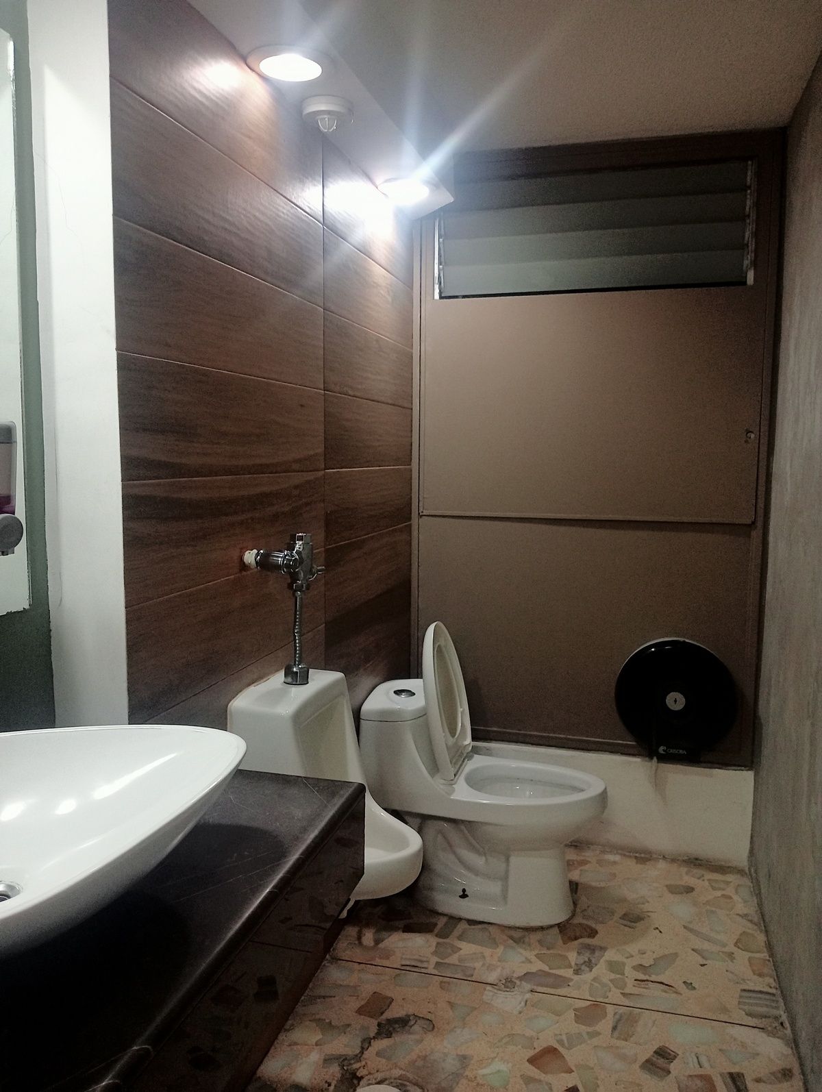 3 of 8: Baños Comunes