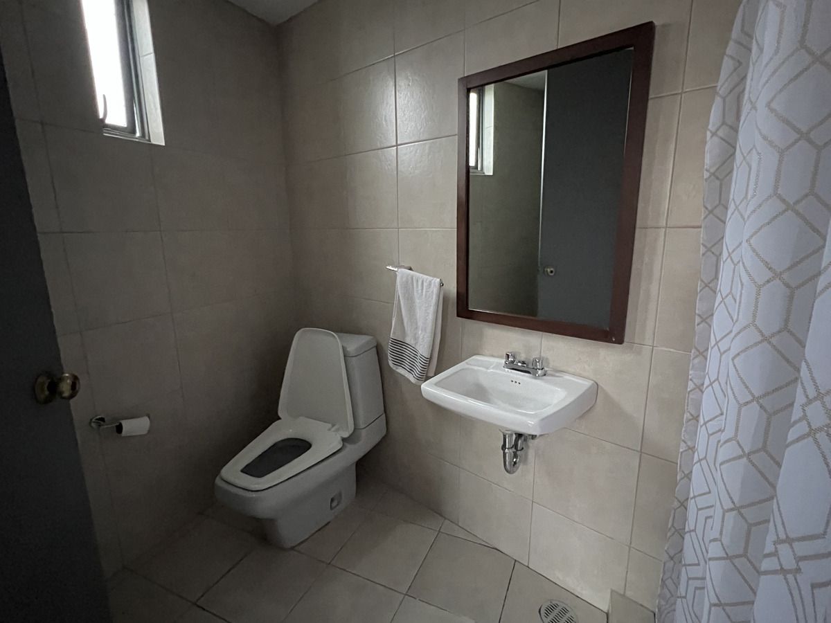 26 de 28: Baño de Servicio