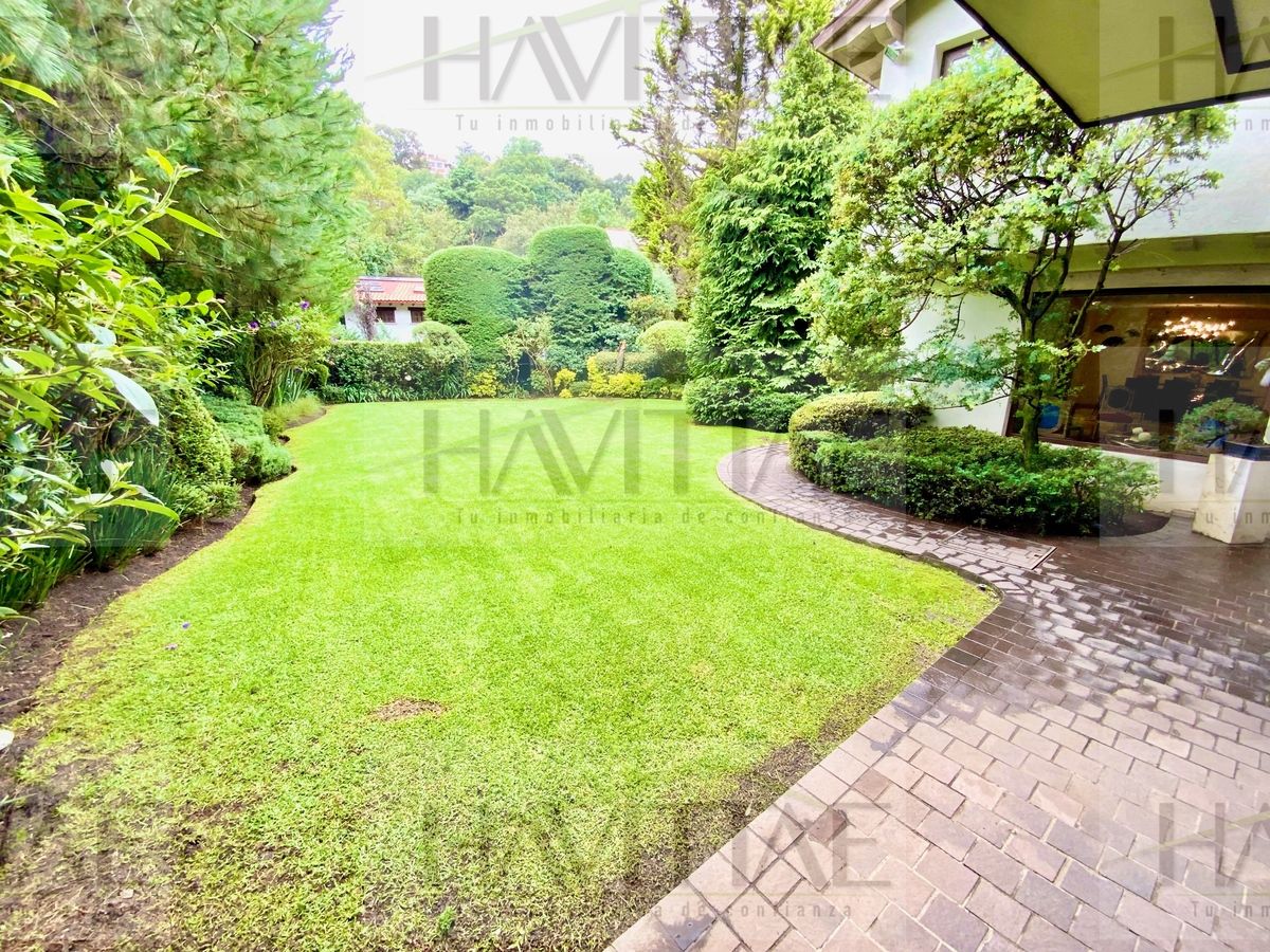 32 de 35: jardin con diferentes accesos