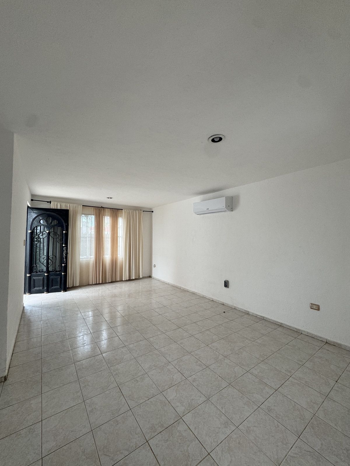 3 of 23: Sala - comedor