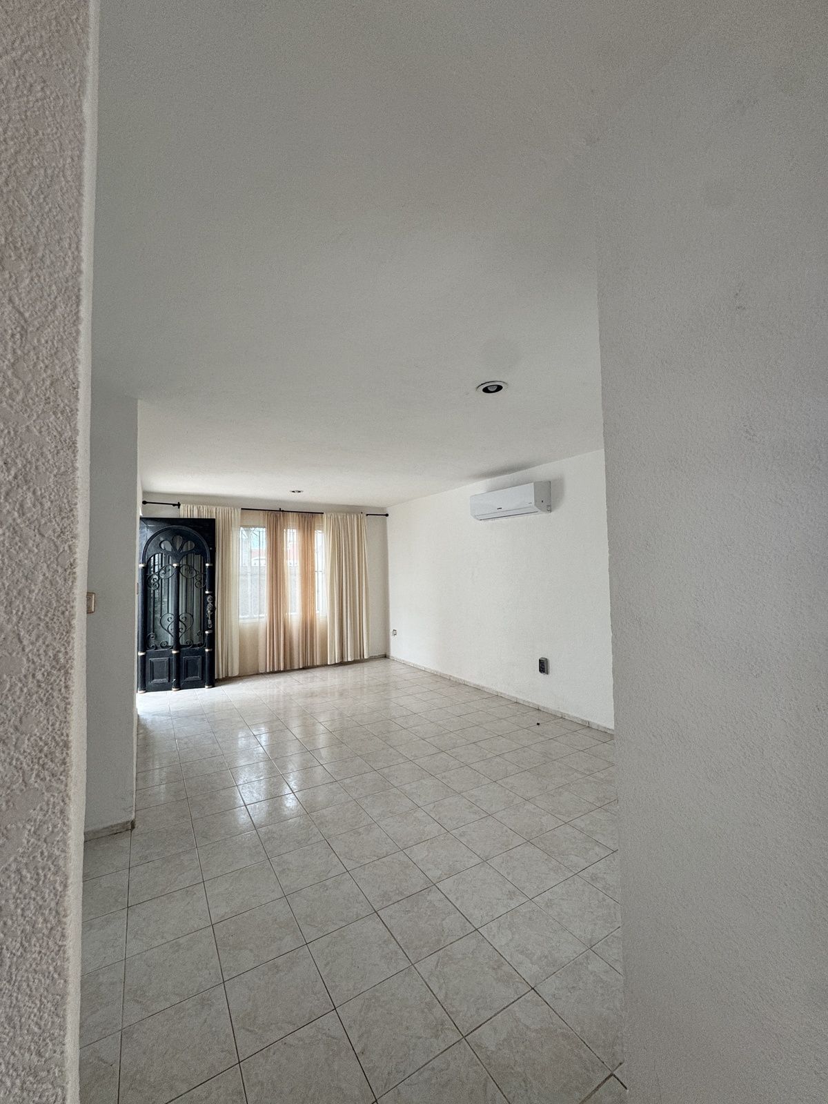 10 of 23: Sala comedor