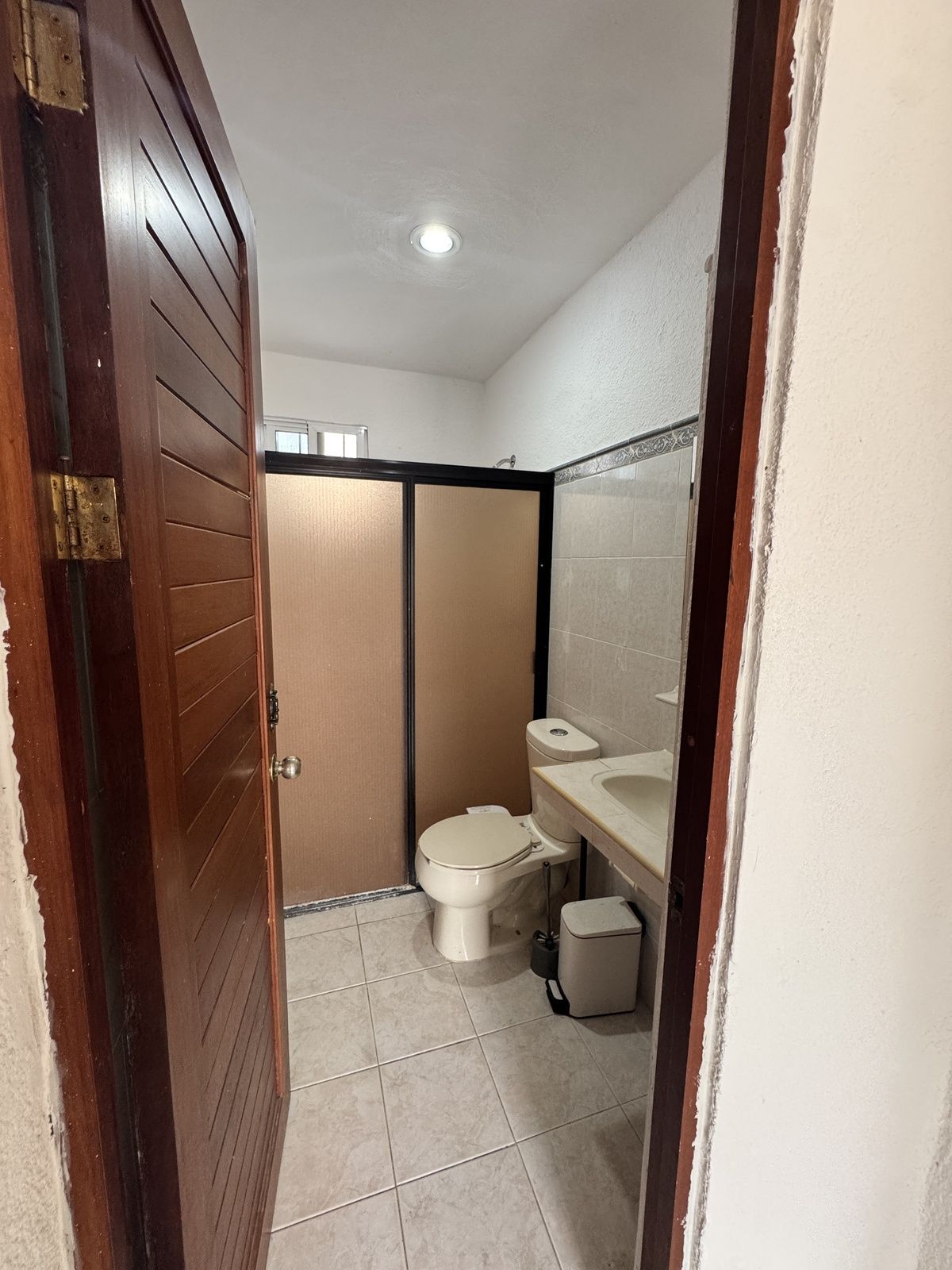 13 of 23: Baño Completo