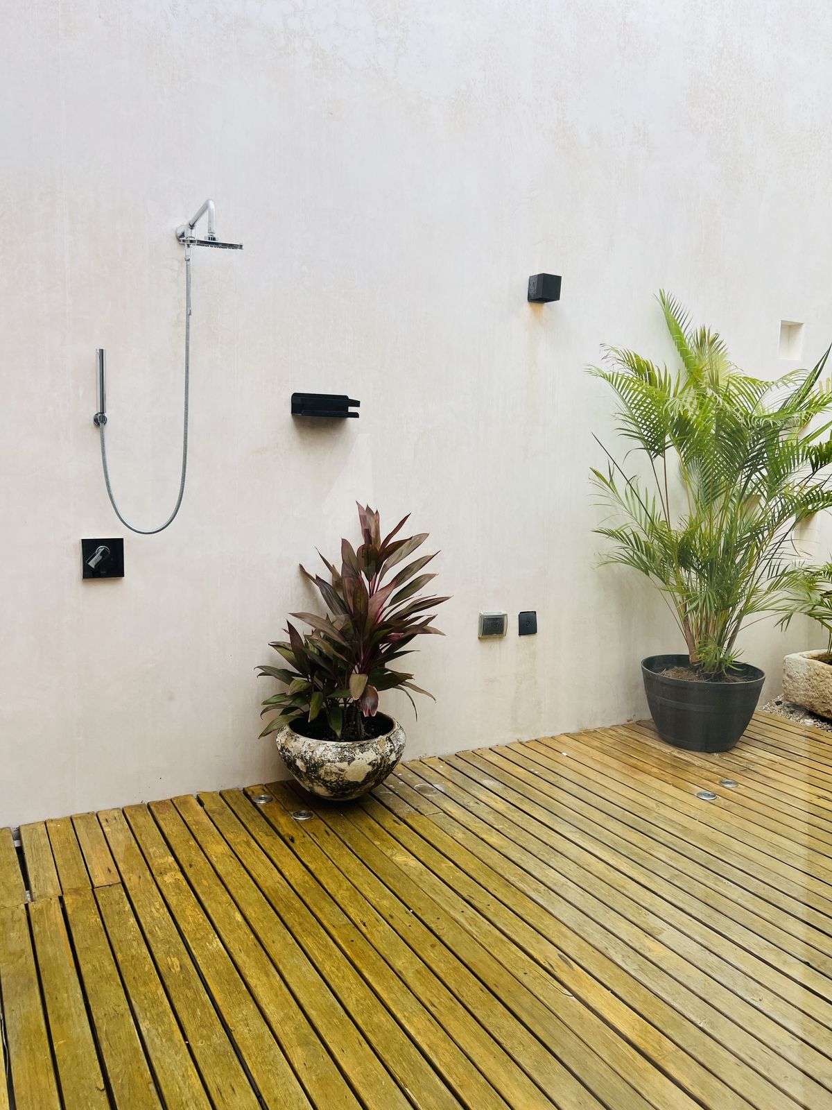 40 of 48: Outdoor shower master bedroom