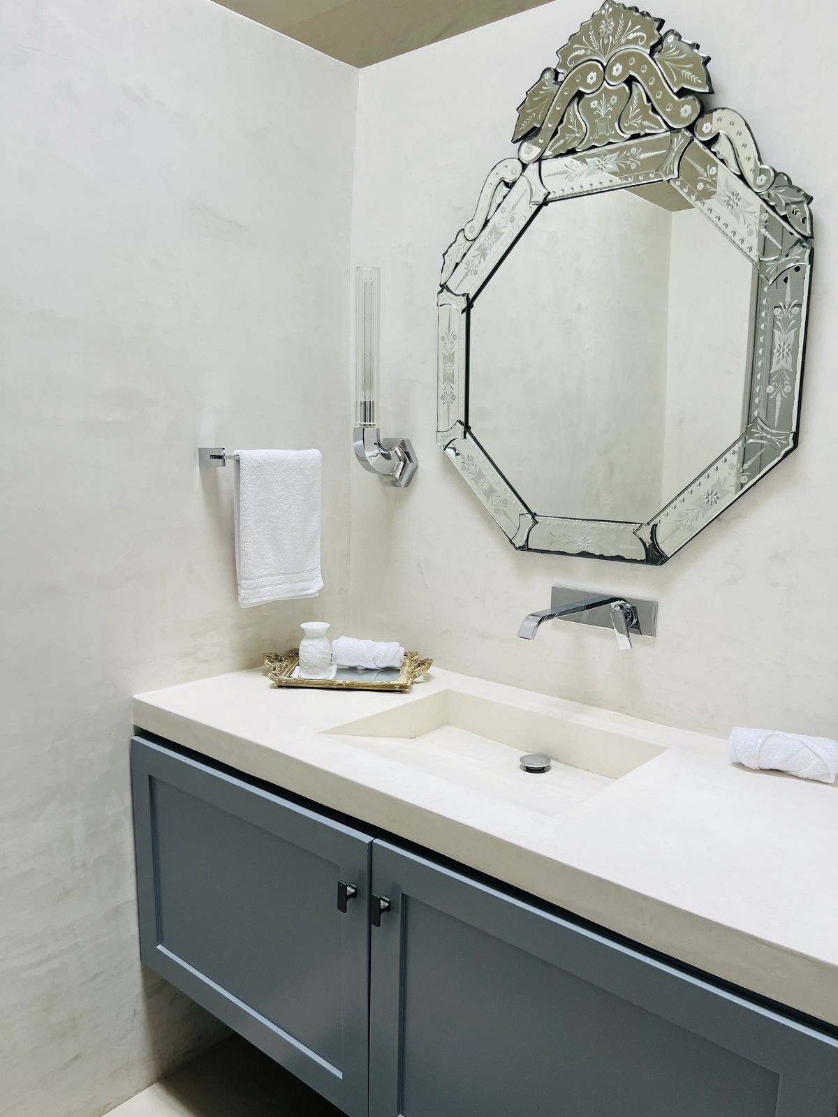 46 of 48: Guest bathroom