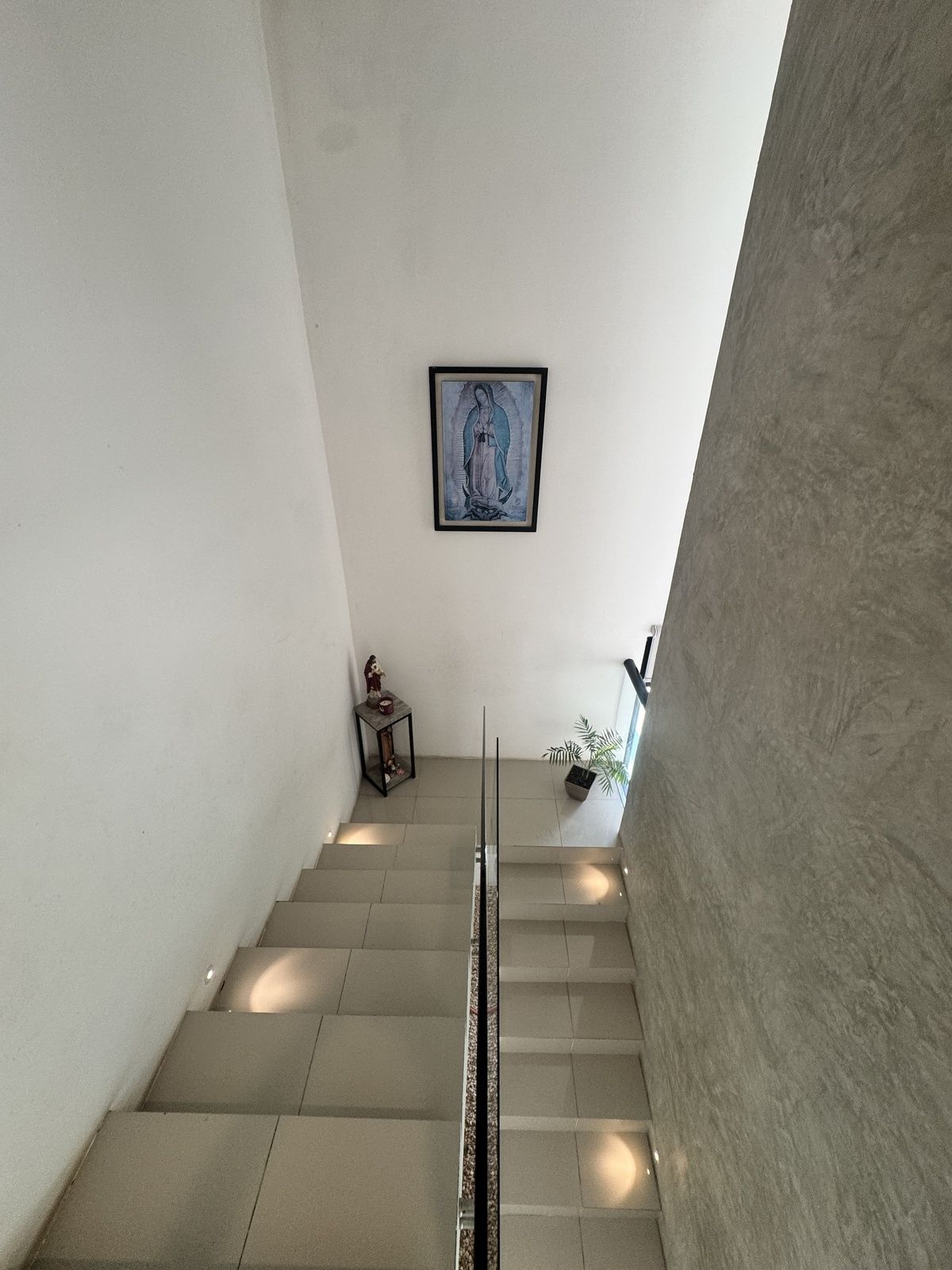 37 de 39: escalera con iluminación
