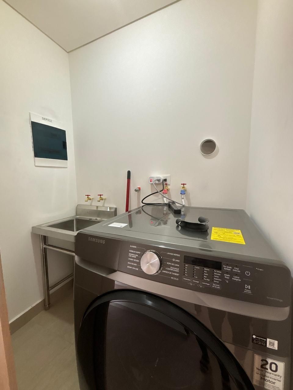 11 de 17: DEPA CON LAVADORA SECADORA