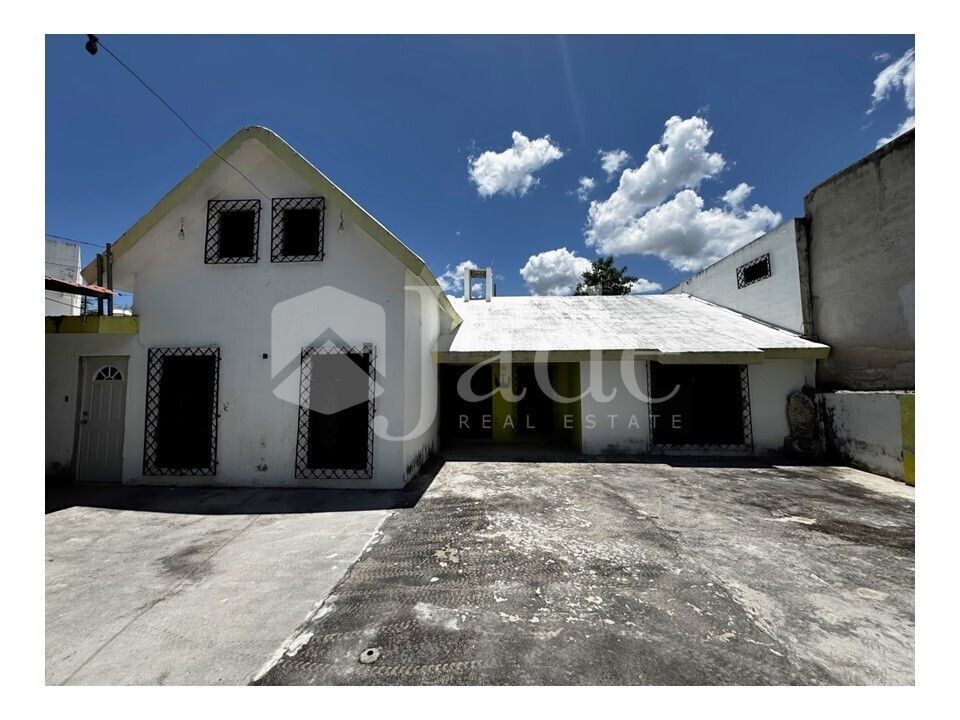1 of 28: Fachada