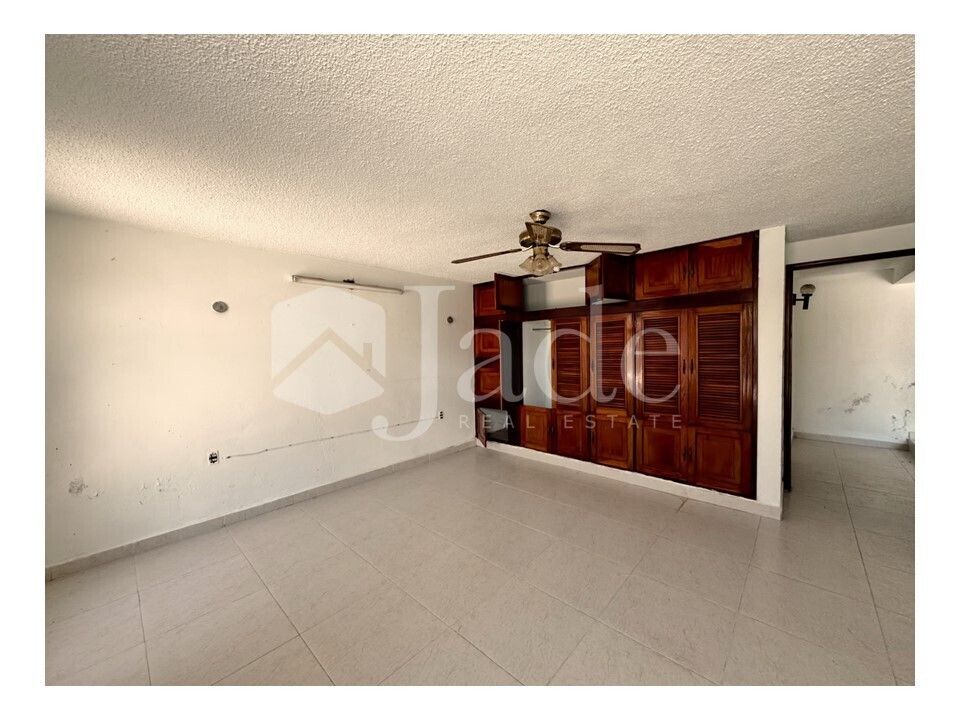 10 of 28: Habitación 1