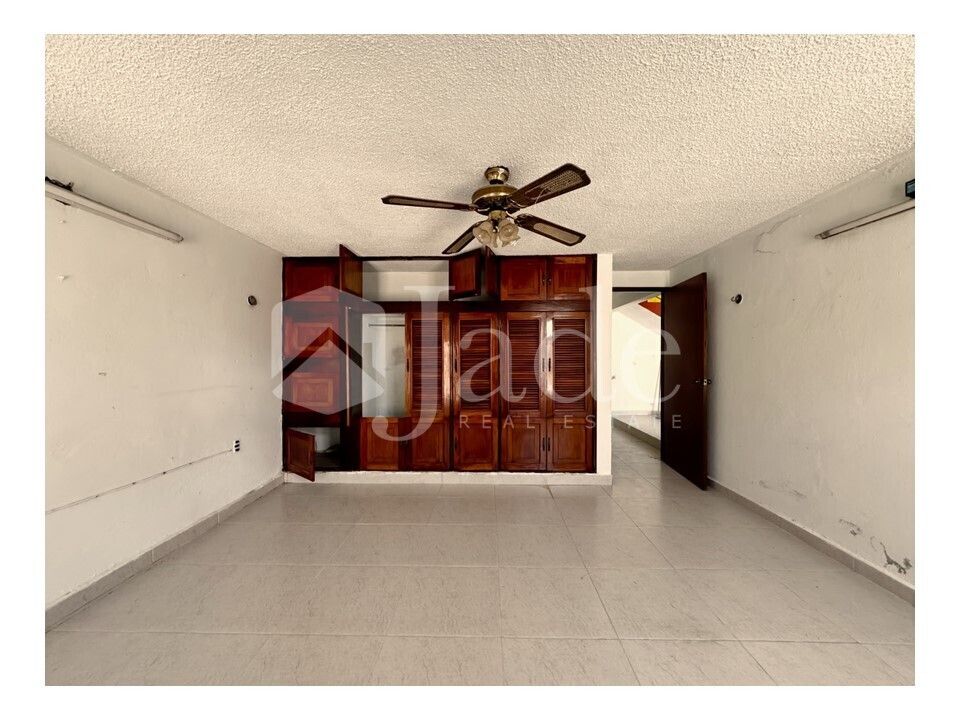 9 of 28: Habitación 1