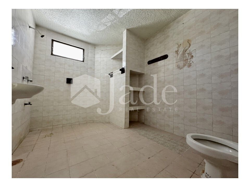 11 of 28: Baño