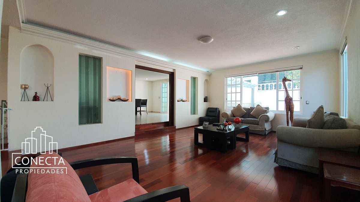 2 de 22: Sala con vista a terraza