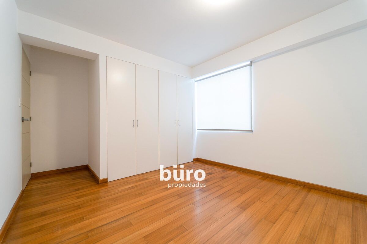 4 of 15: Dormitorio principal