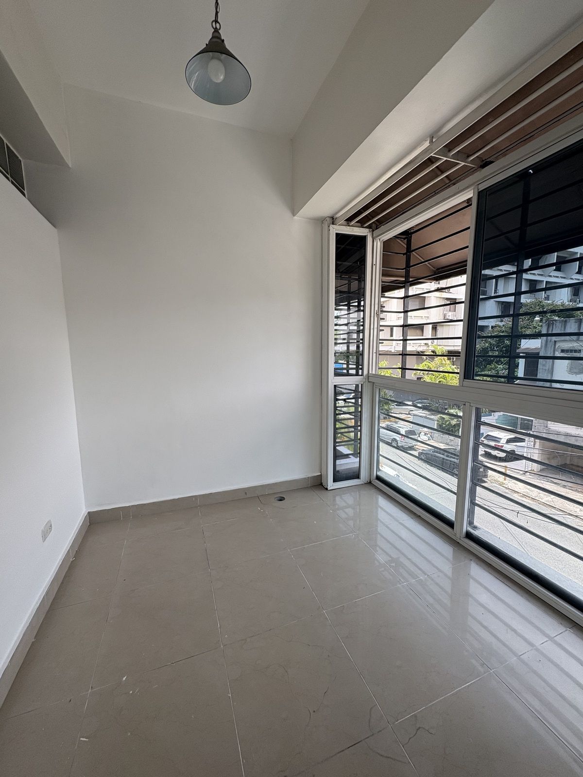 2 de 14: Balcon integrado/oficina/estudio cerrado