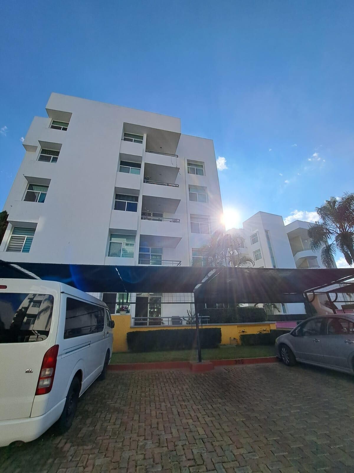 2 de 14: ESTACIONAMIENTO Y TORRE