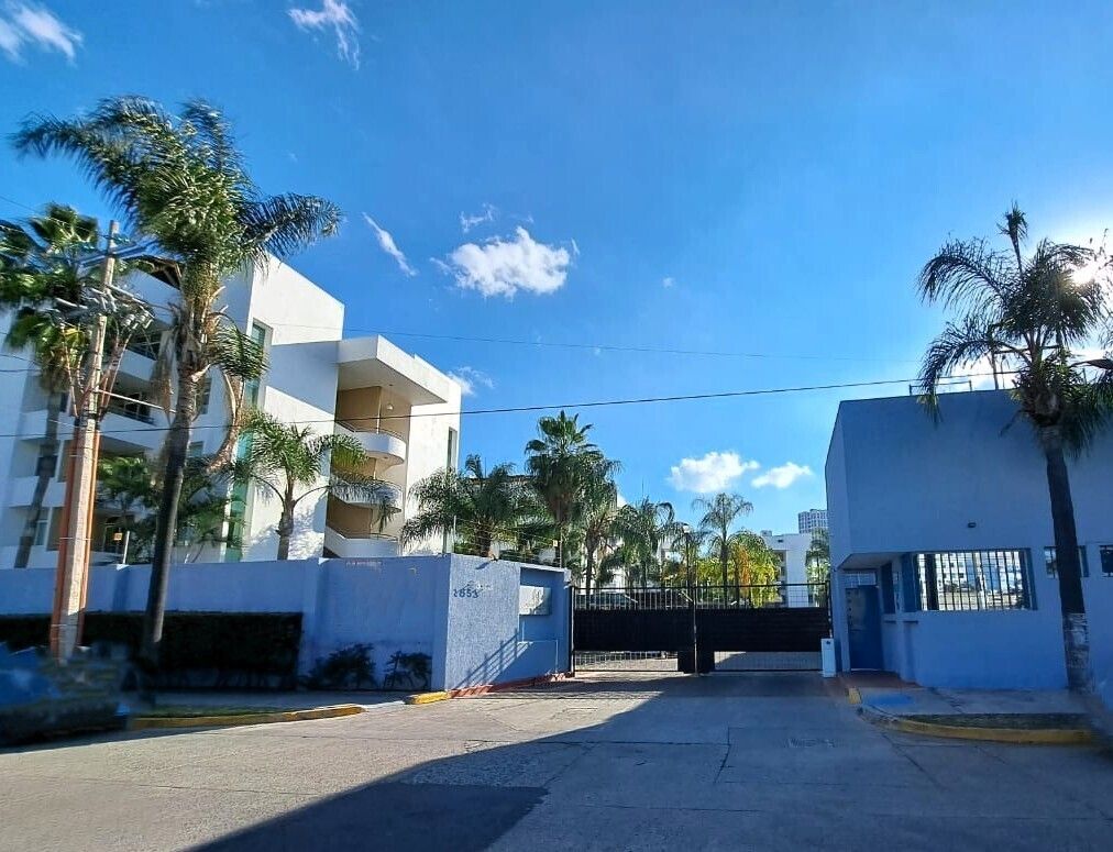2 de 14: FACHADA CALLE