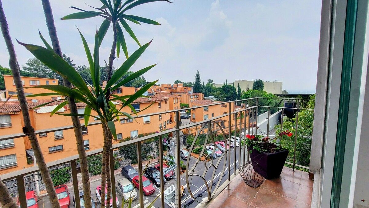 4 of 21: Vista desde balcón del comedor