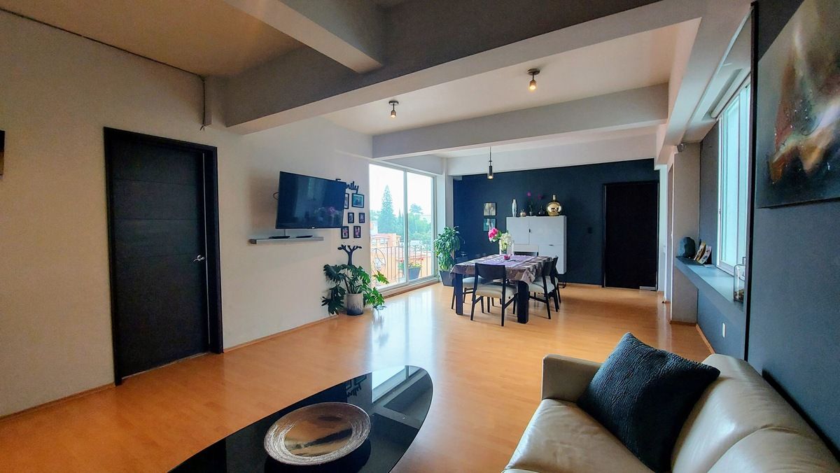 3 of 21: Sala y comedor