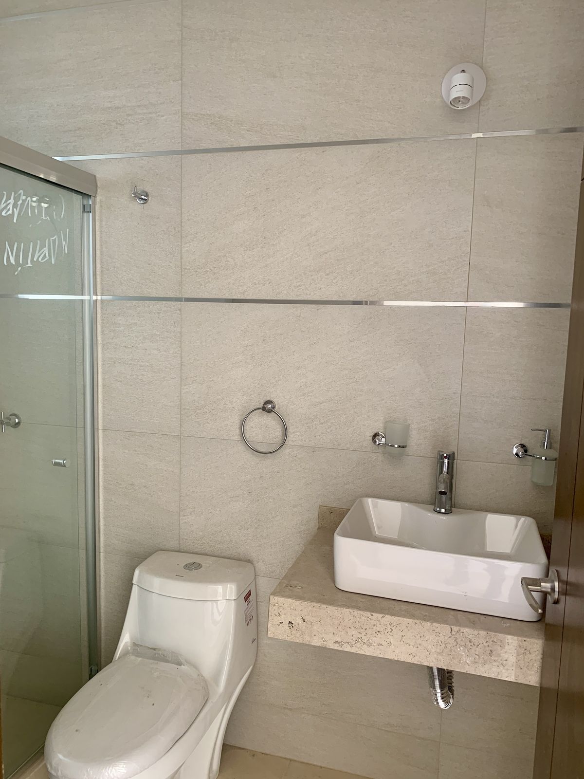 4 de 18: Baño completo en PB