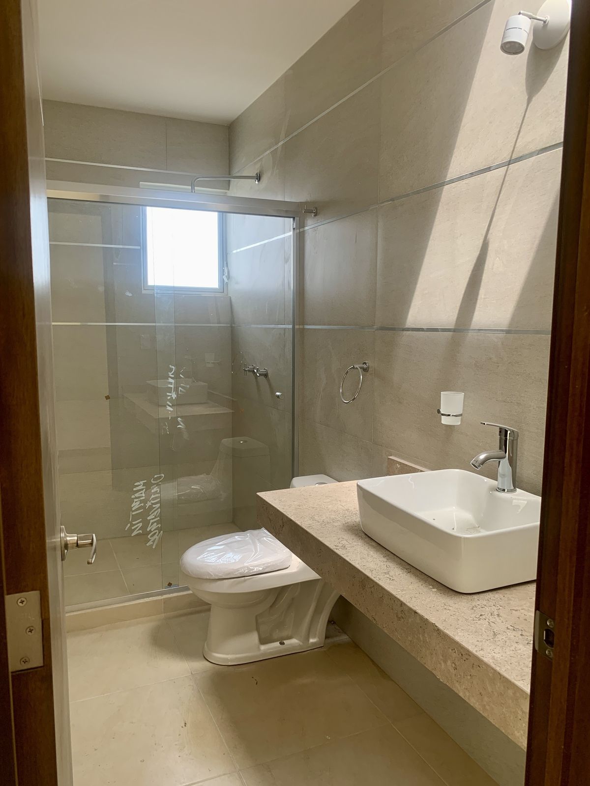 11 de 18: Baño que comparten recámaras secundarias