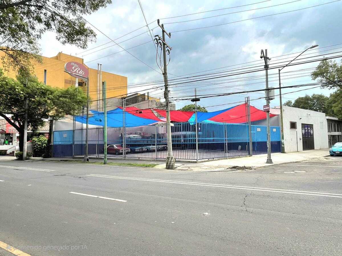 2 of 7: Vista desde avenida