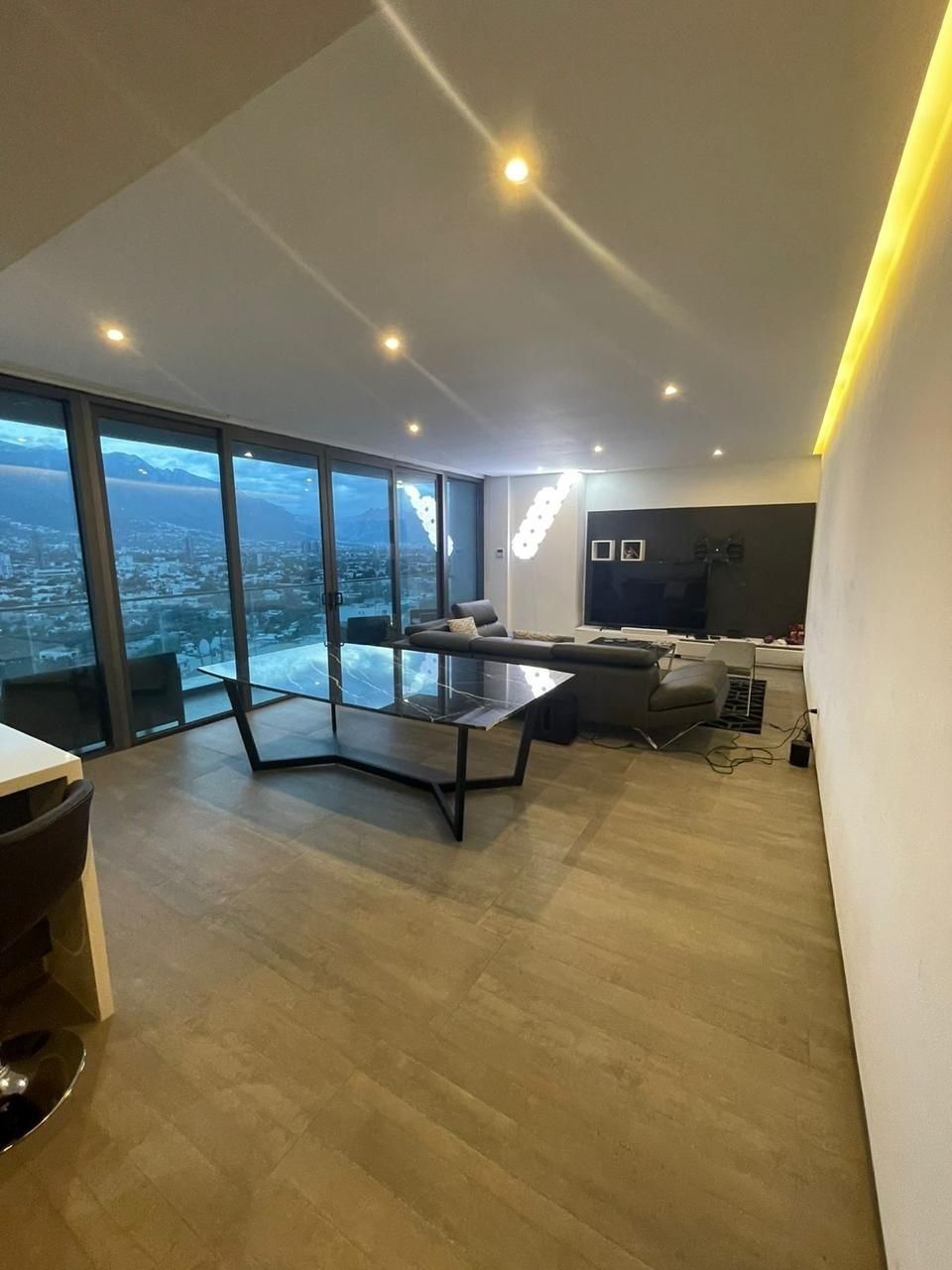 1 of 15: Comedor