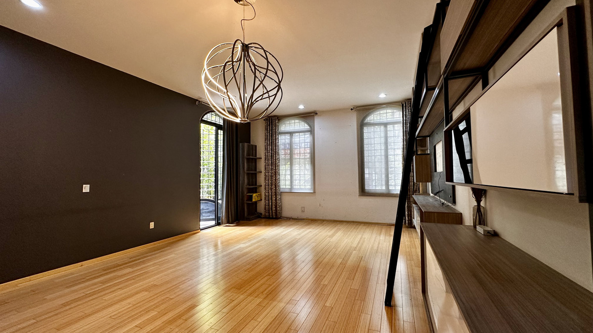 3 of 24: sala comedor