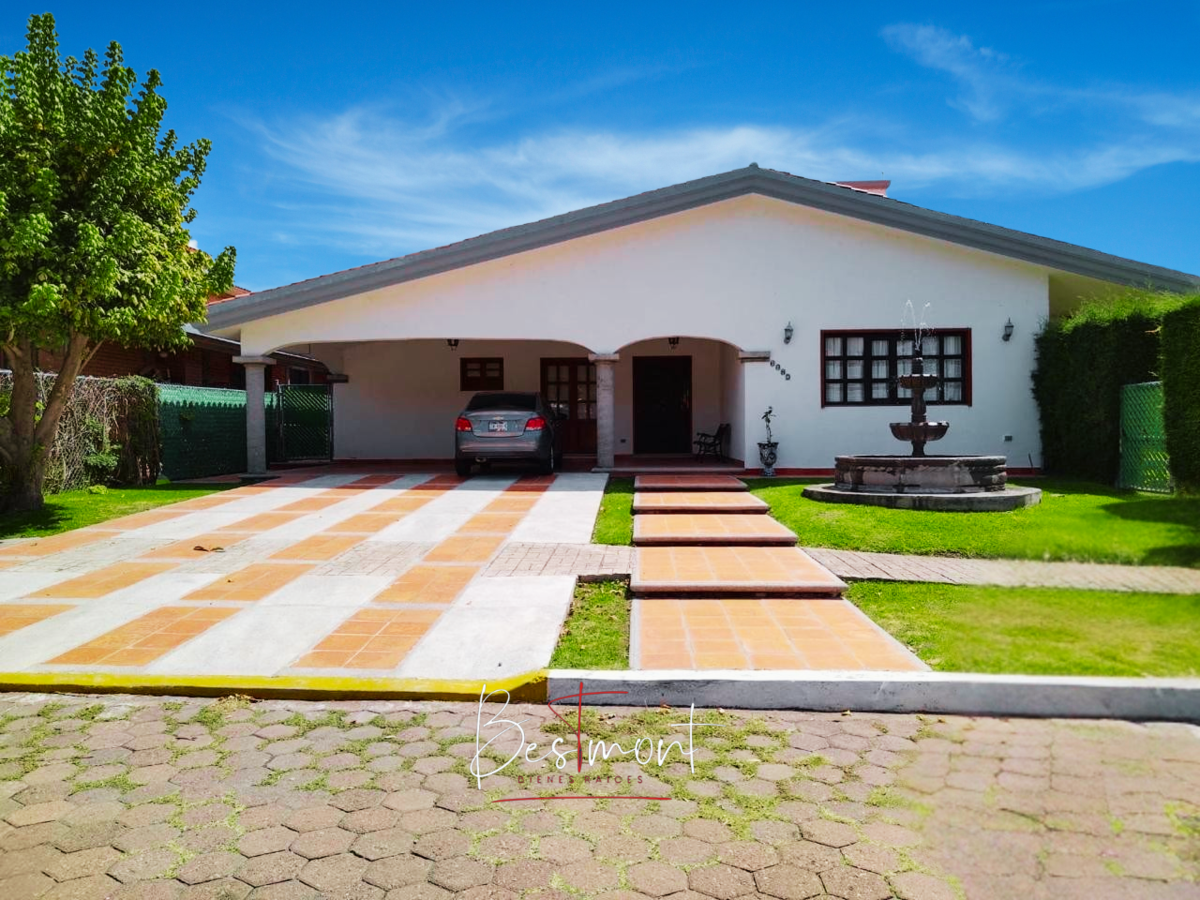 1 of 30: Fachada