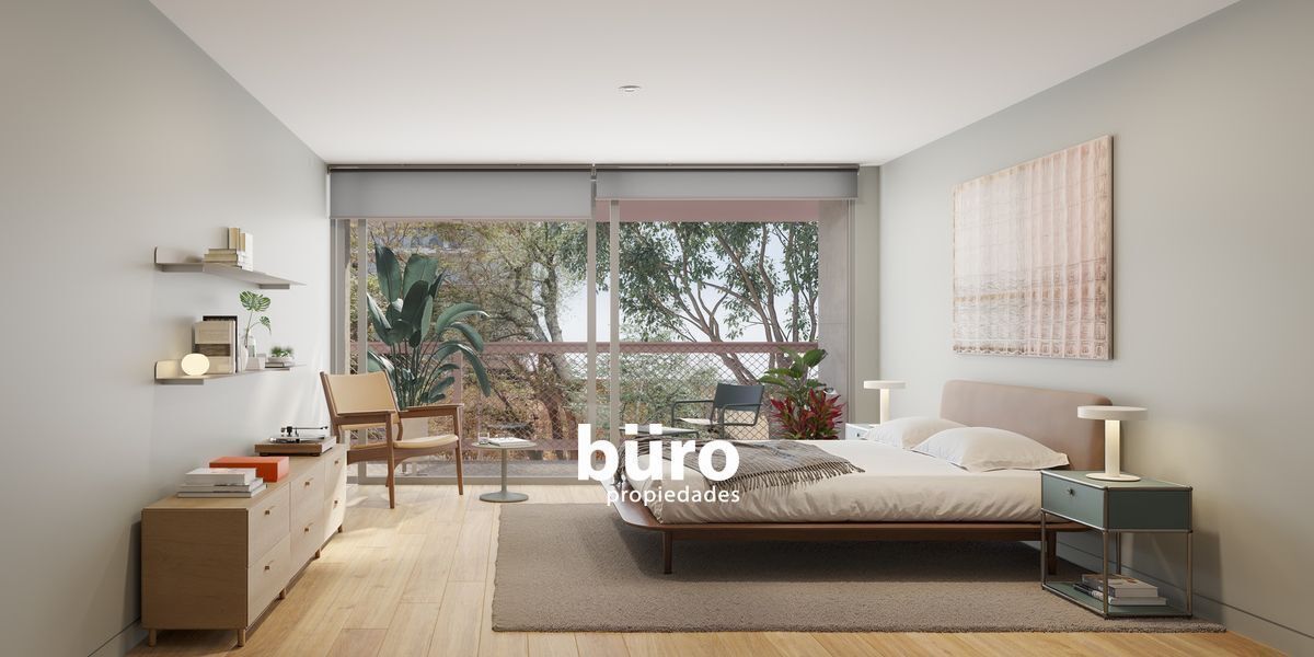 3 de 14: Dormitorio principal con balcón