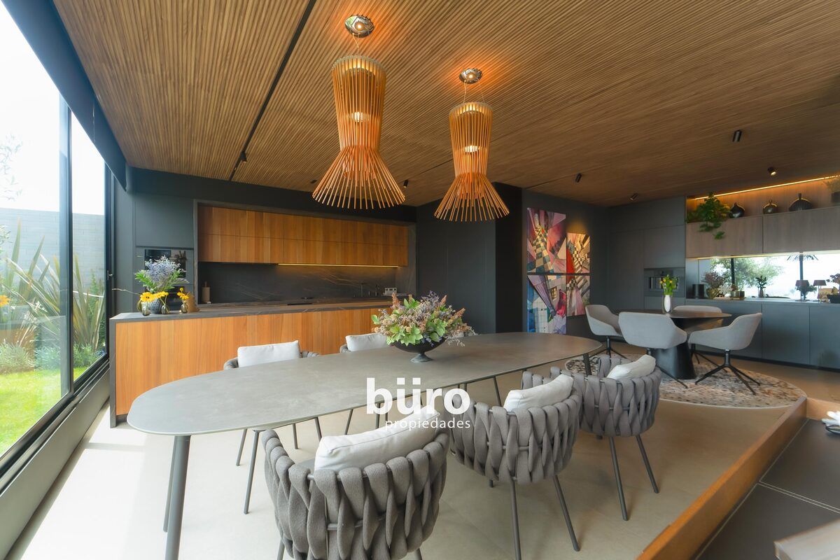 4 de 22: Precioso Comedor con impecable  Cocina con todo empotrado