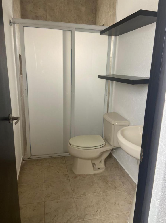 4 de 9: 3 Baños completos