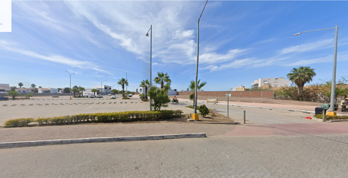 2 de 9: Acceso desde av. Paseo del Atlántico