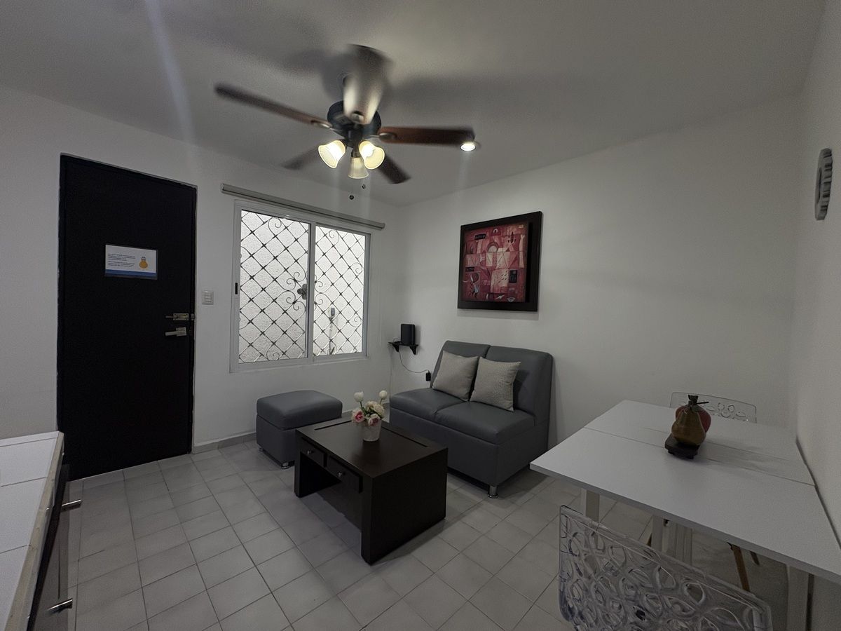 5 de 26: Sala y mesa para para dos personas