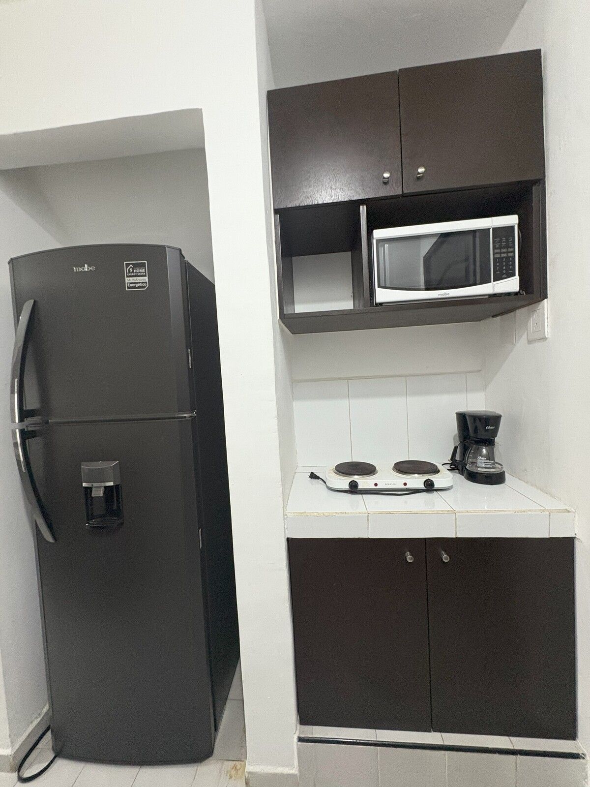 8 de 19: Microondas, refrigerador, parrilla