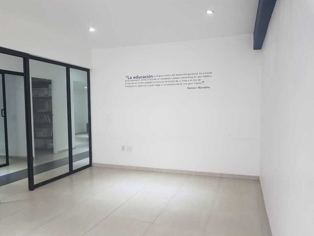 3 de 28: Sala de juntas o privado