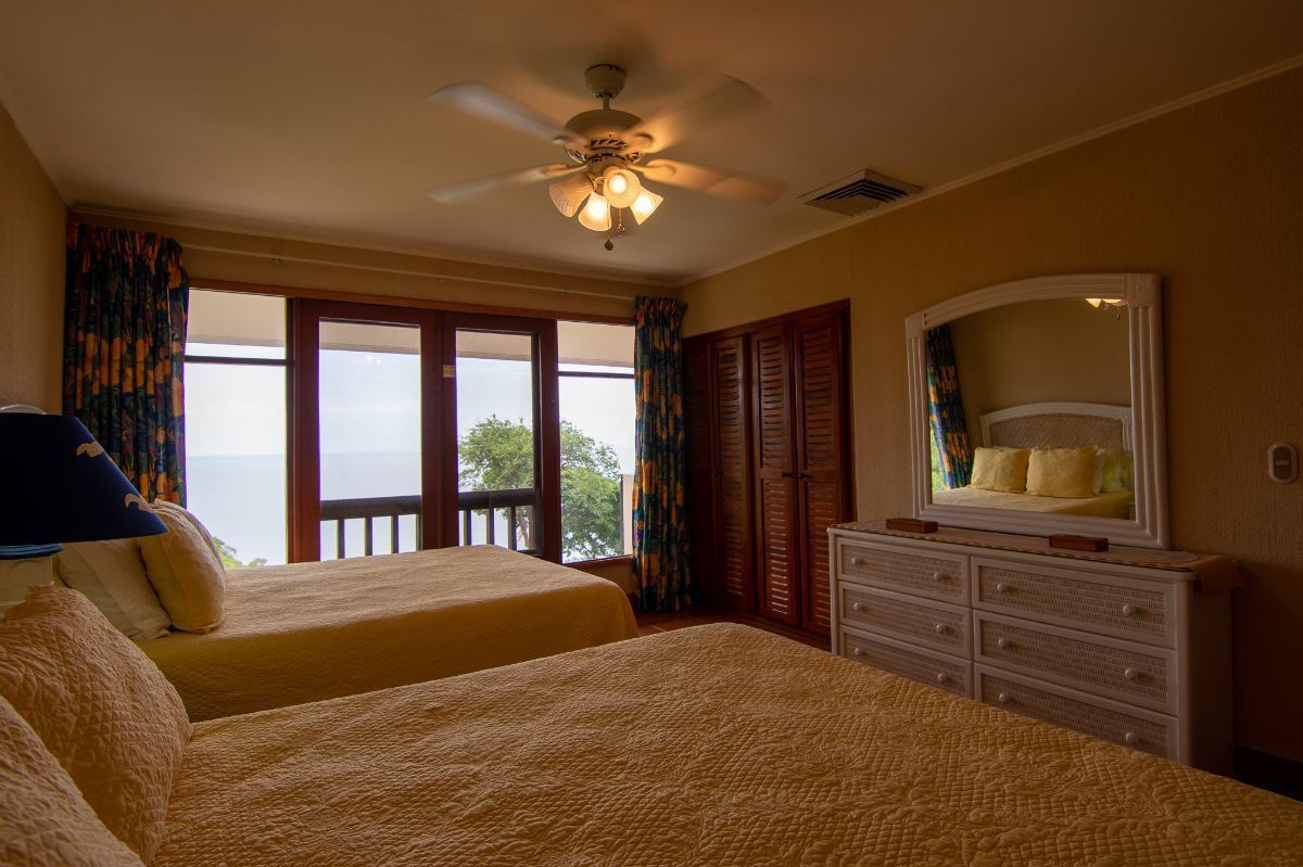 16 de 20: 2nd bedroom with ocean view