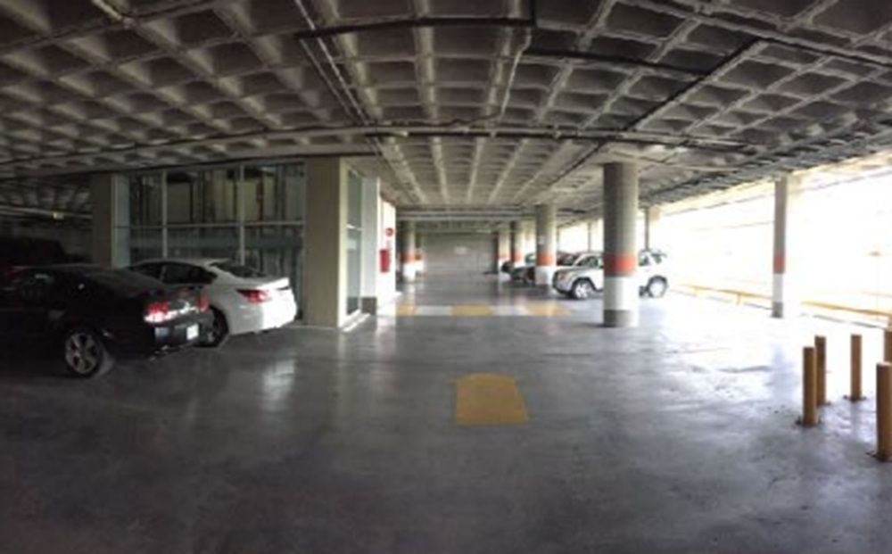 4 de 10: ESTACIONAMIENTO