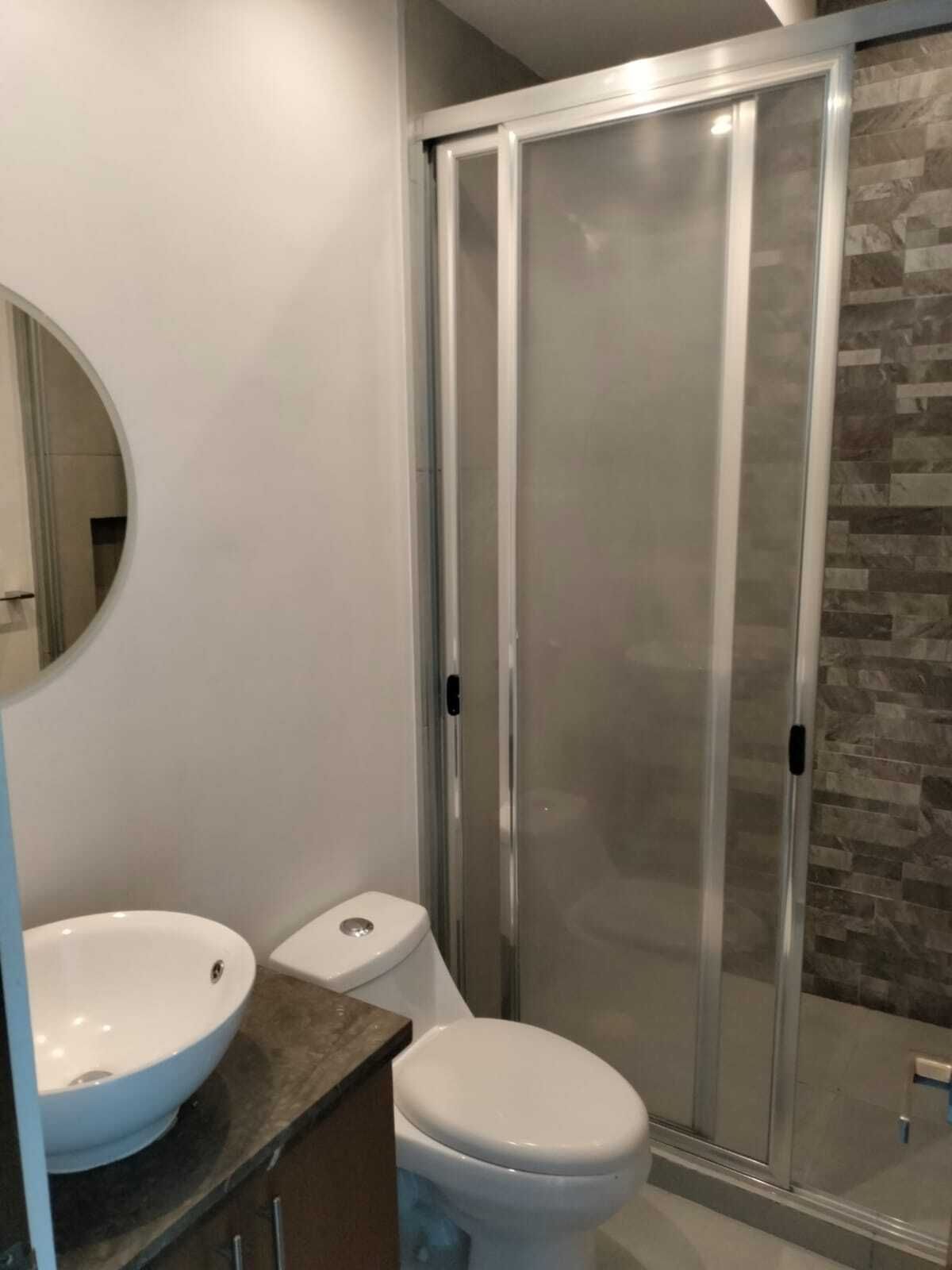 7 de 13: Baño completo con cancel