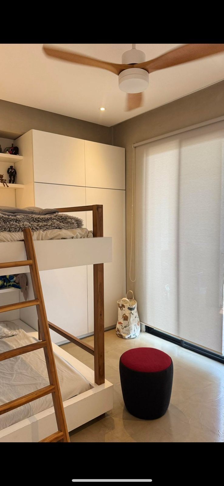 13 of 29: Recamara con literas