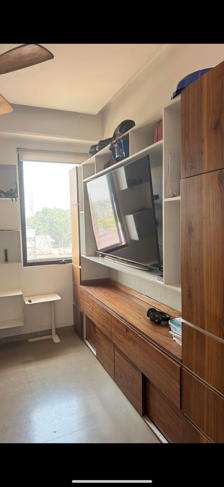 16 of 29: Muebles de Nogal