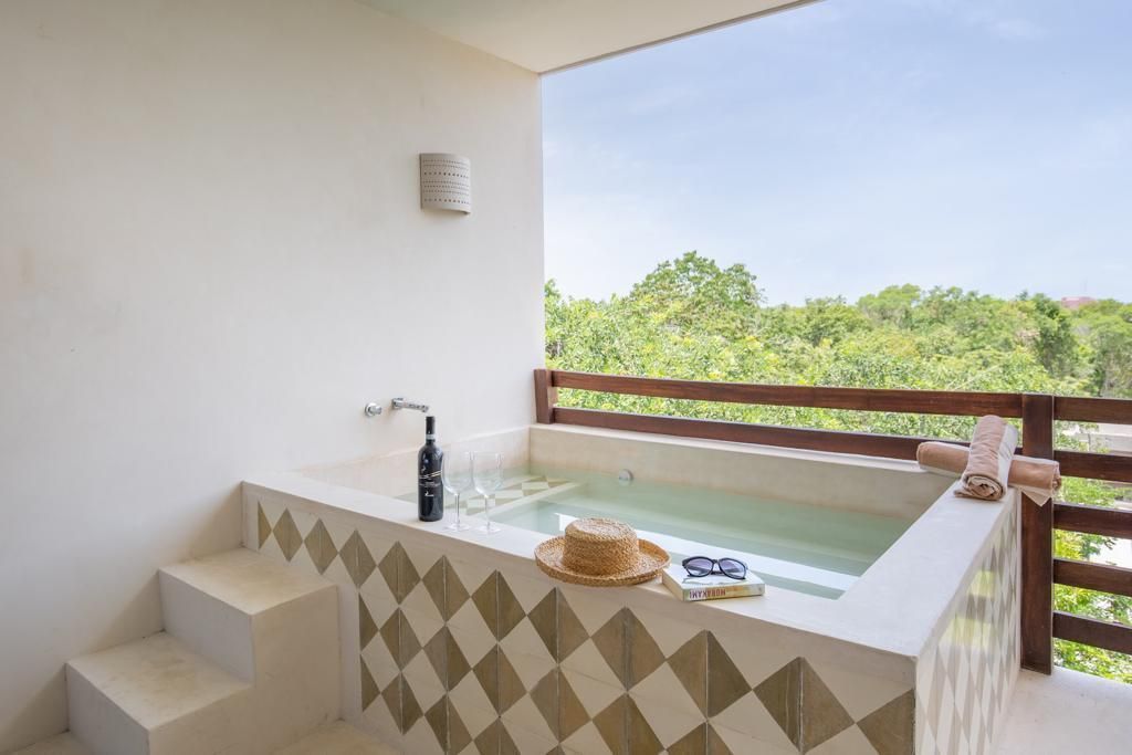 3 de 39: PLUNGE POOL ON MASTER BEDROOMS TERRACE