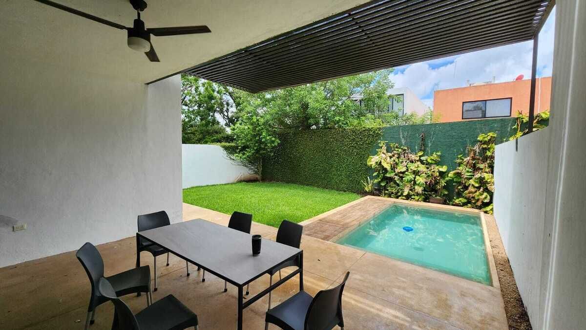 2 of 43: Casa en Venta Merida
