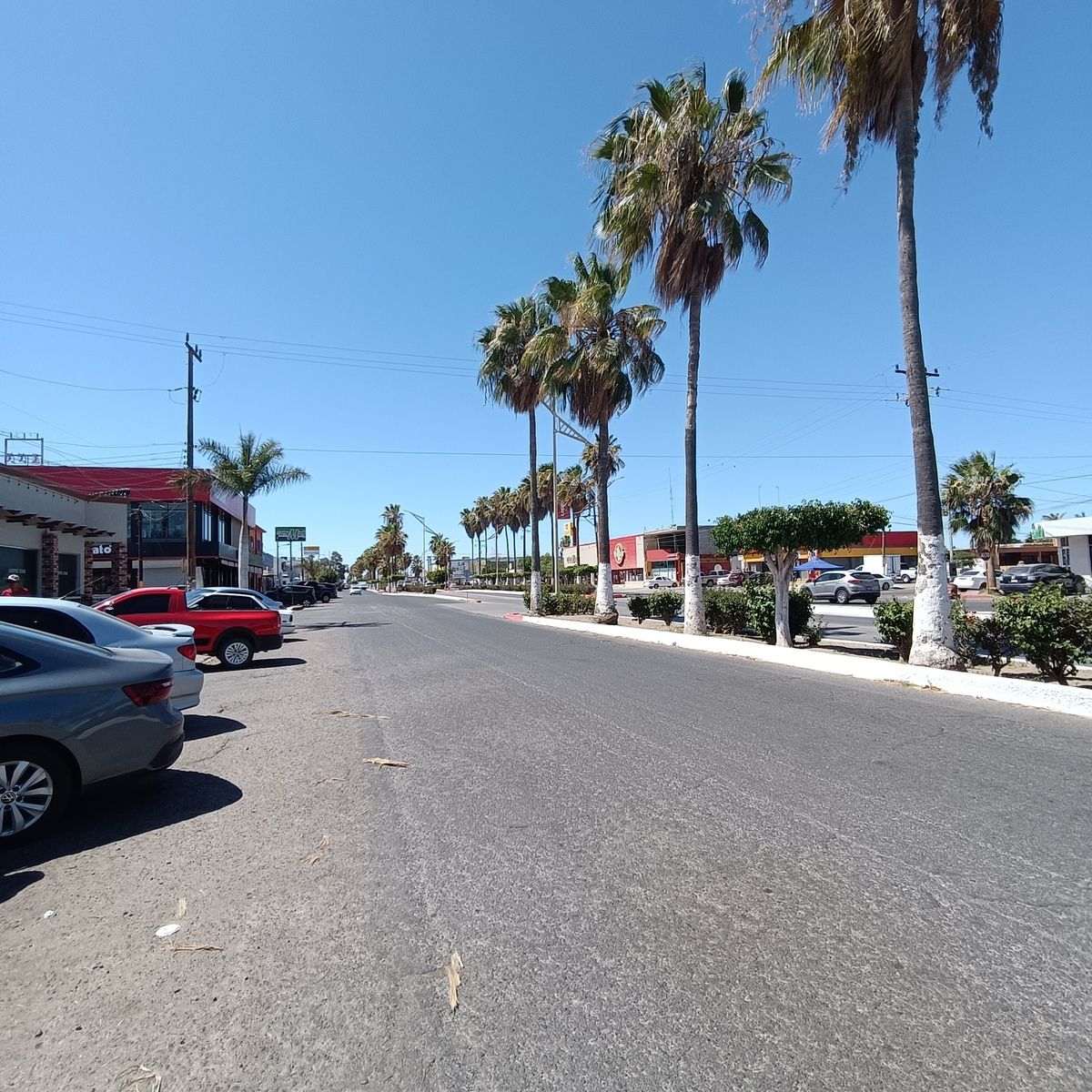 22 of 26: Avenida Principal
