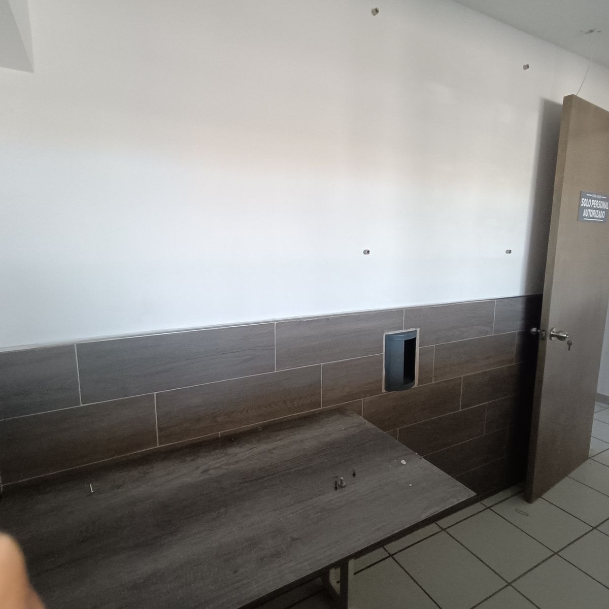9 of 26: Escrito, aire acondicionado